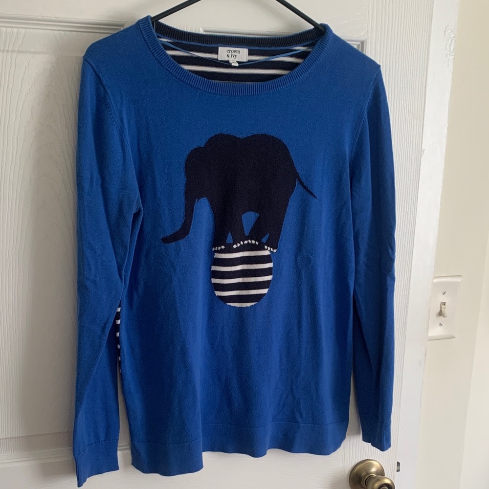 Crown & Ivy light weight elephant sweater size M